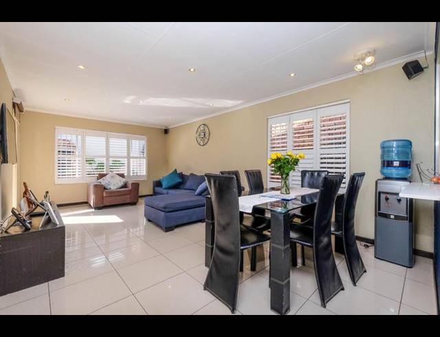 3 BEDROOM TOWNHOUSE FOR SALE IN FLORIDA GLEN